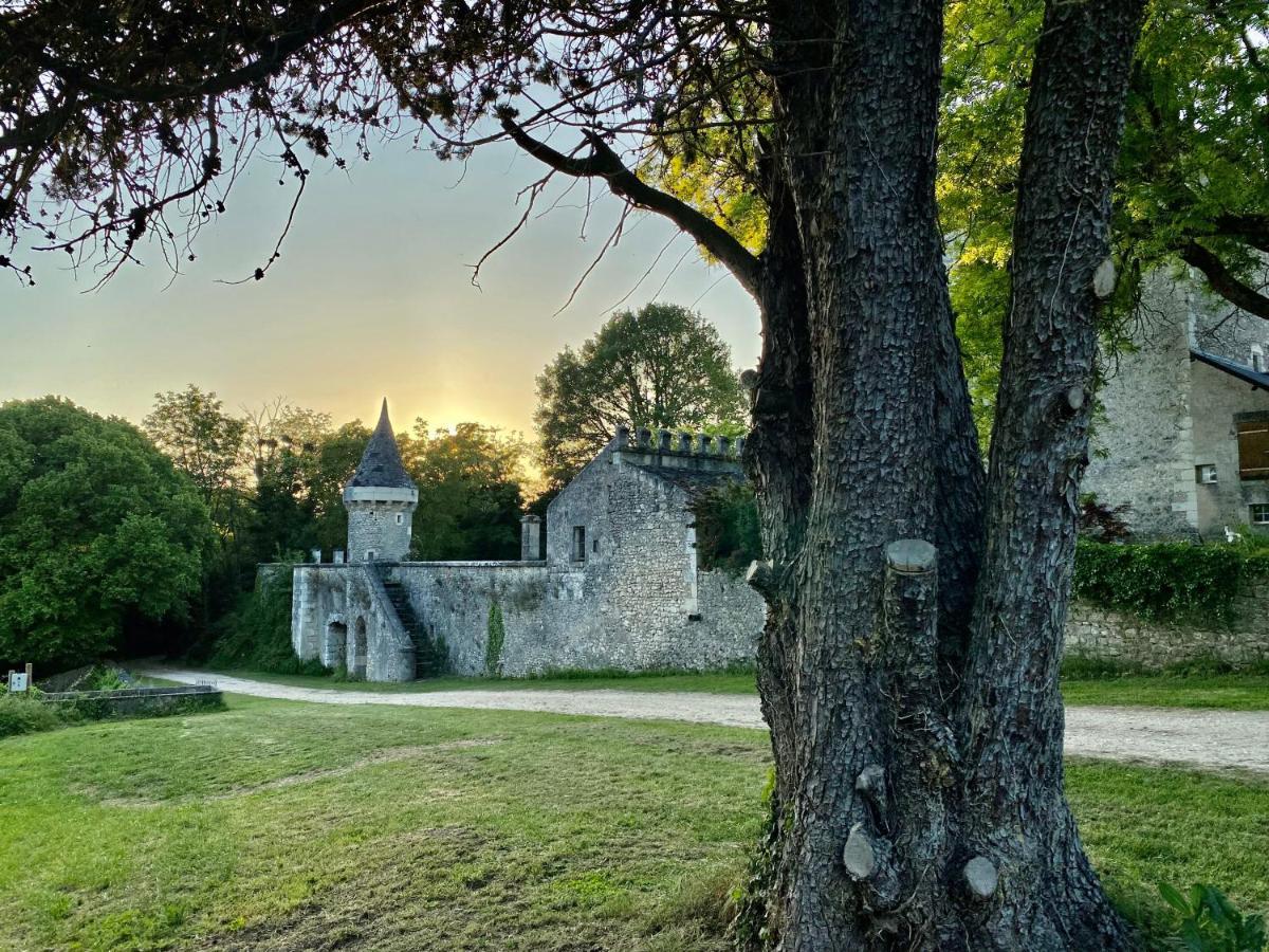 Domaine De Migny Villa Saint-Cyran-du-Jambot Exterior photo